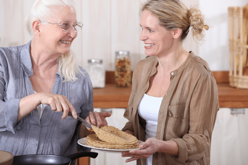 caregiver-and-woman-eating